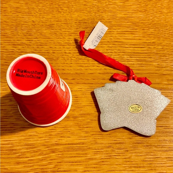 Set of 2 NWT Vegas-Themed Holiday Decorations - Picture 10 of 10